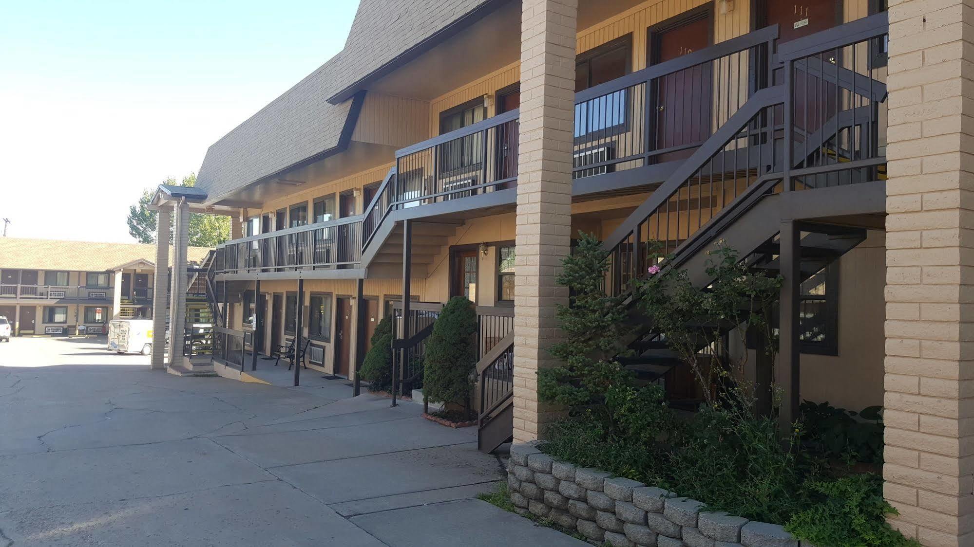 The Kc Show Motel Show Low